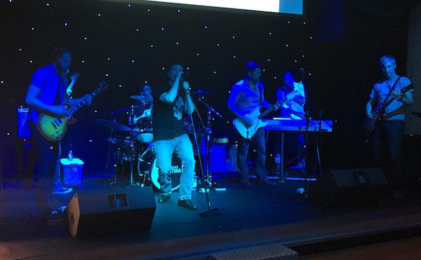 Mike Bland on stage with Detached Retina at the Carlyle Club during the DevOpsDays 2016 happy hour, 2 of 2